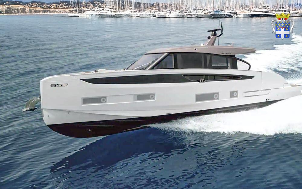Yacht charter in Antibes