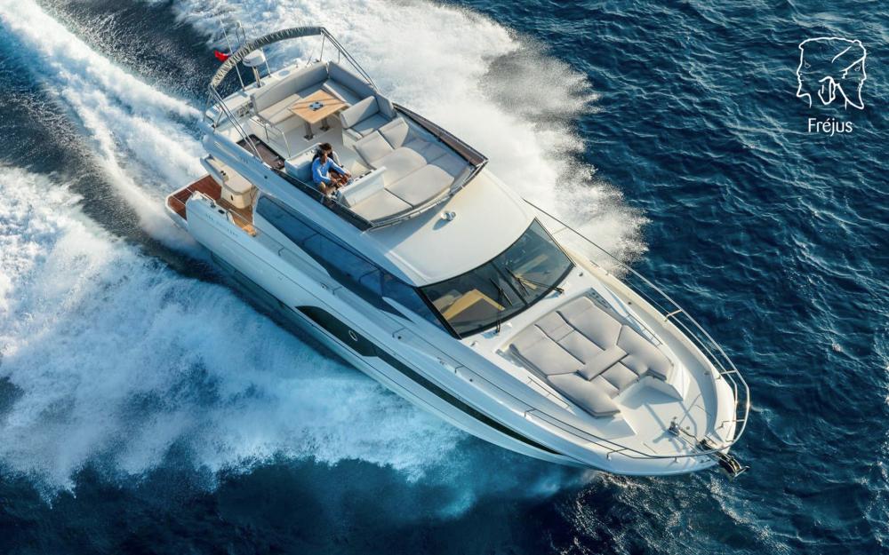 Location Yacht à Fréjus