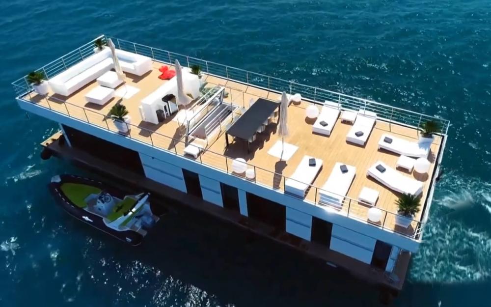 Floating penthouse