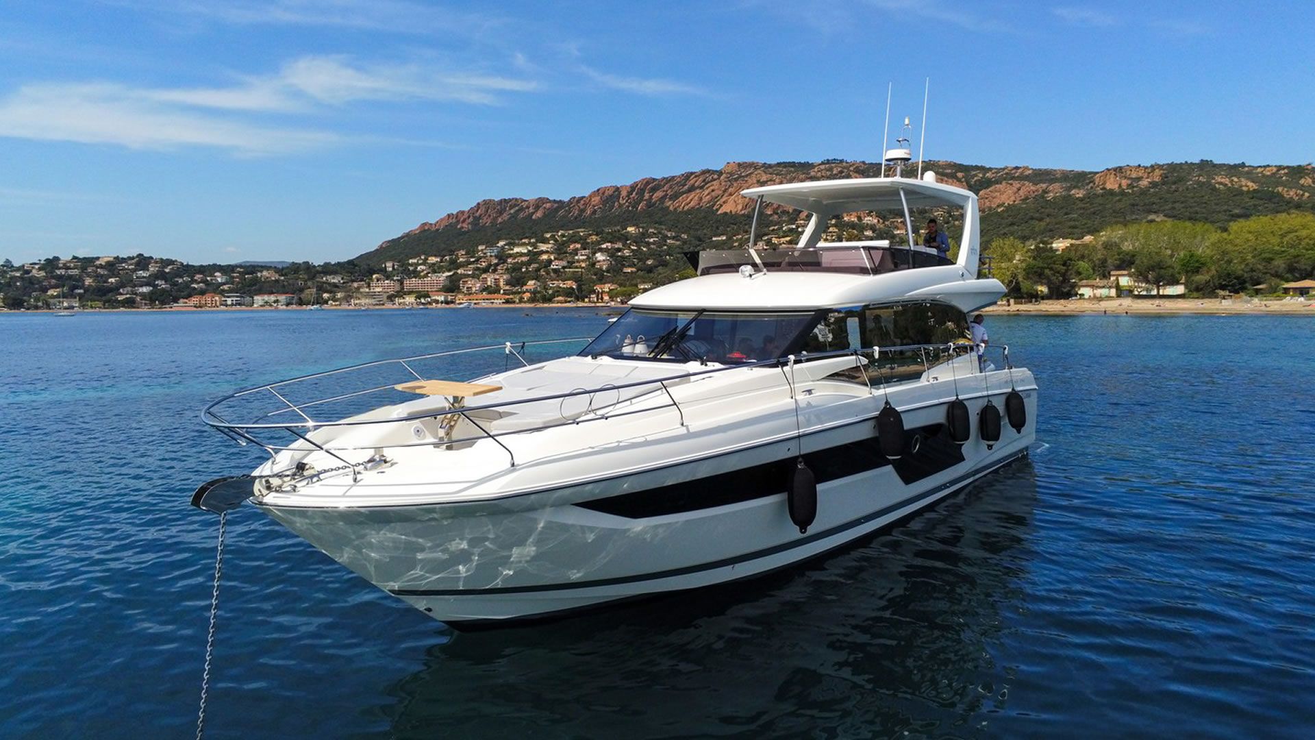 Yachts charter Jeanneau Prestige Fly 590