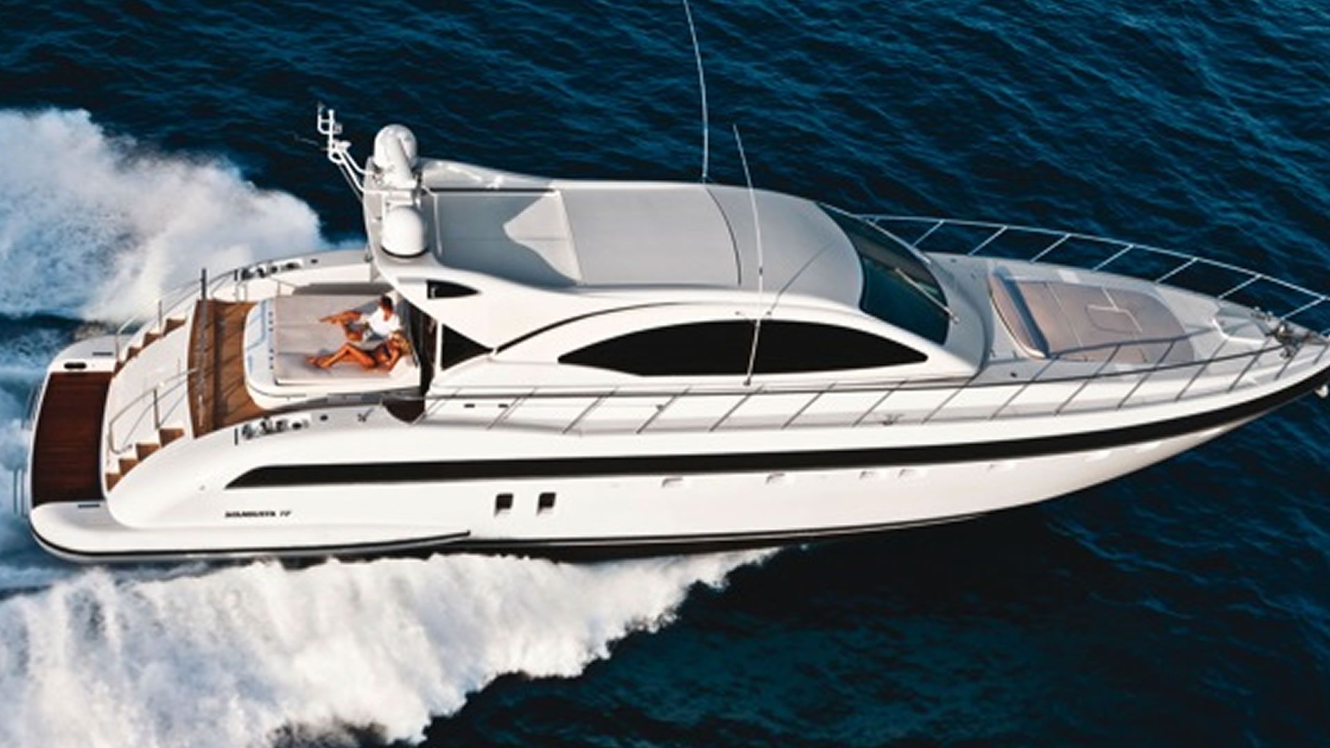 Location location MANGUSTA 72