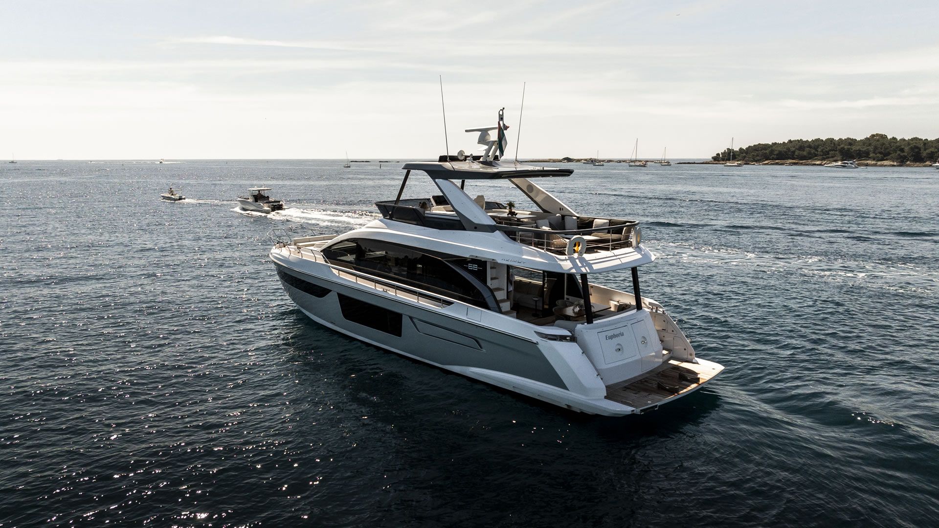 Rental rental AZIMUT 68 FLY