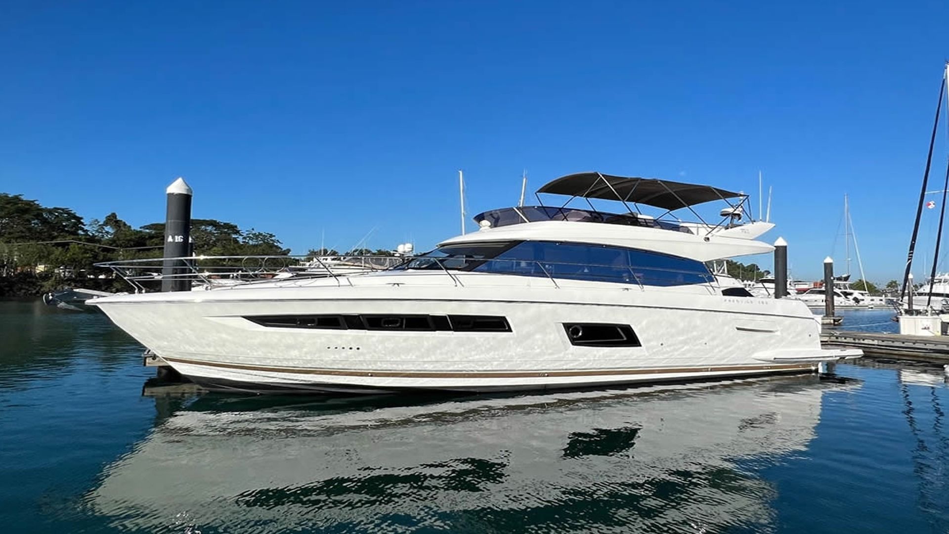 Location yachts Jeanneau Prestige Fly 560