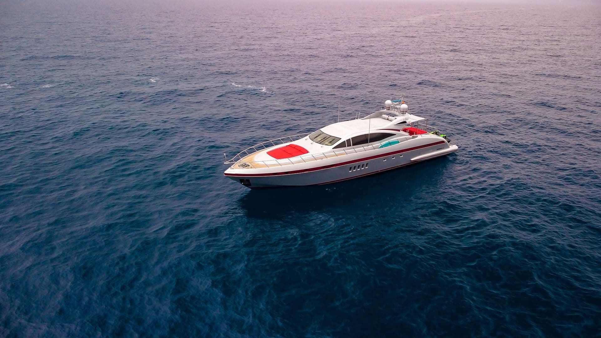 Location location MANGUSTA 92