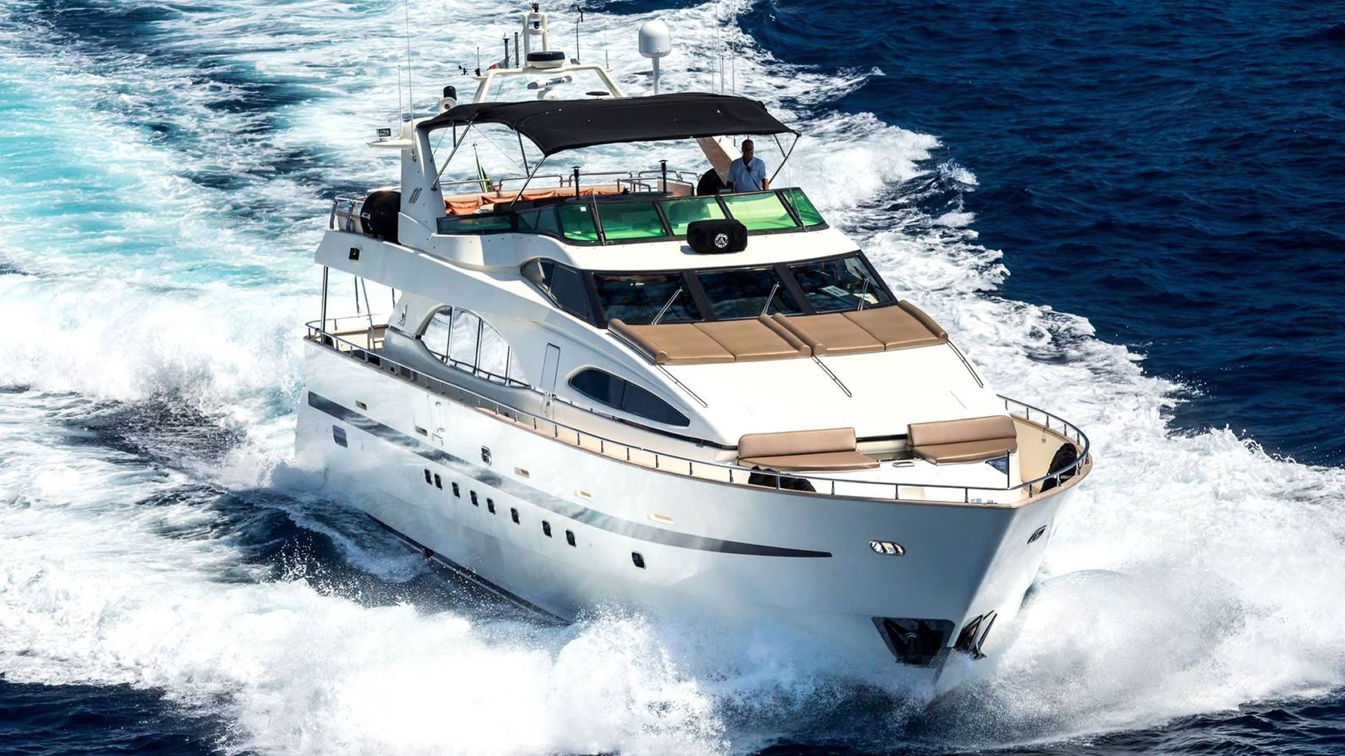 Location yachts AZIMUT 100