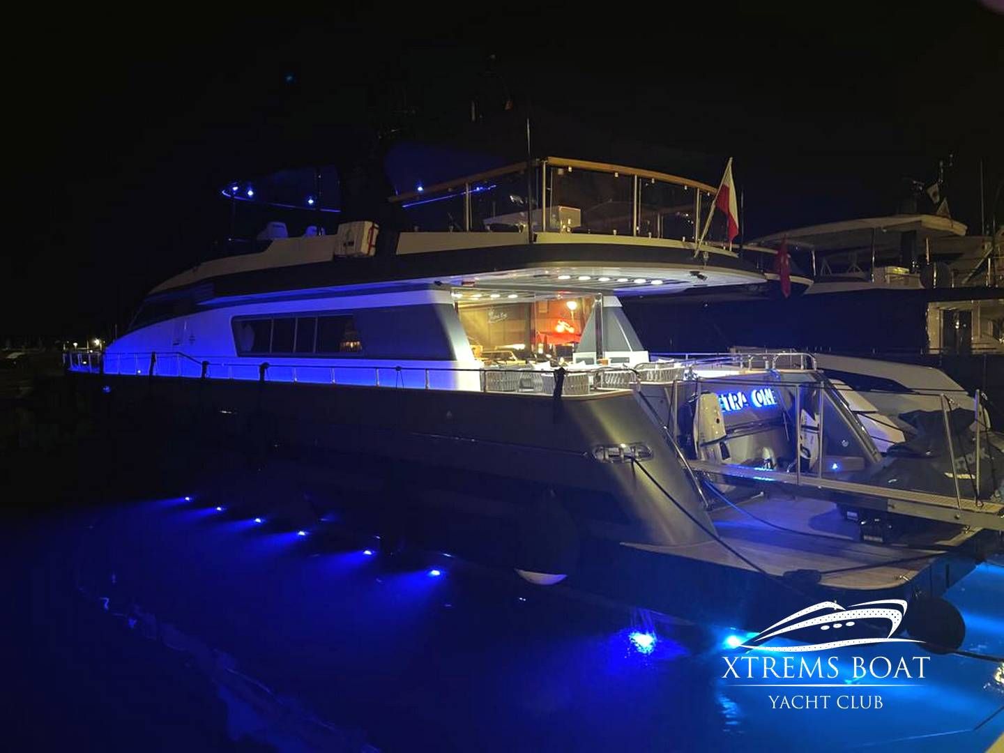 Location yachts SANLORENZO 82 SL