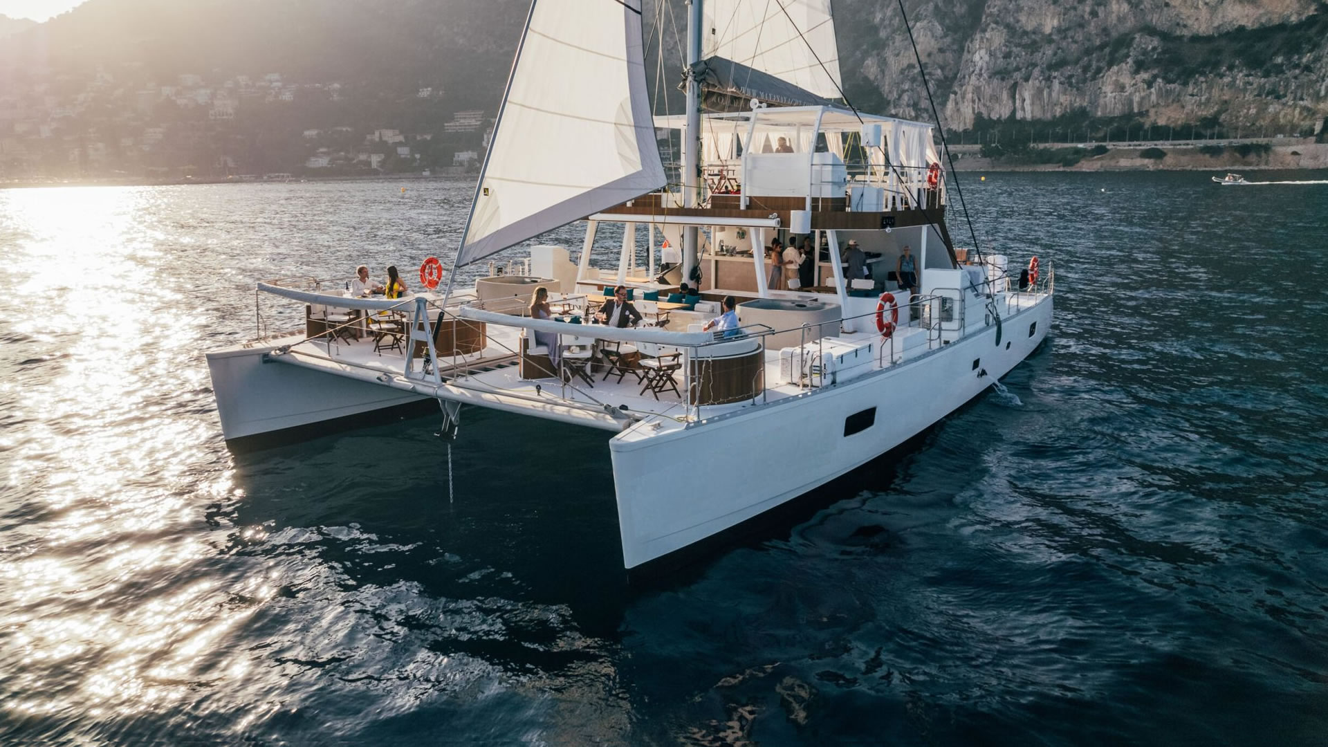 Rental rental CATAMARAN XT 68