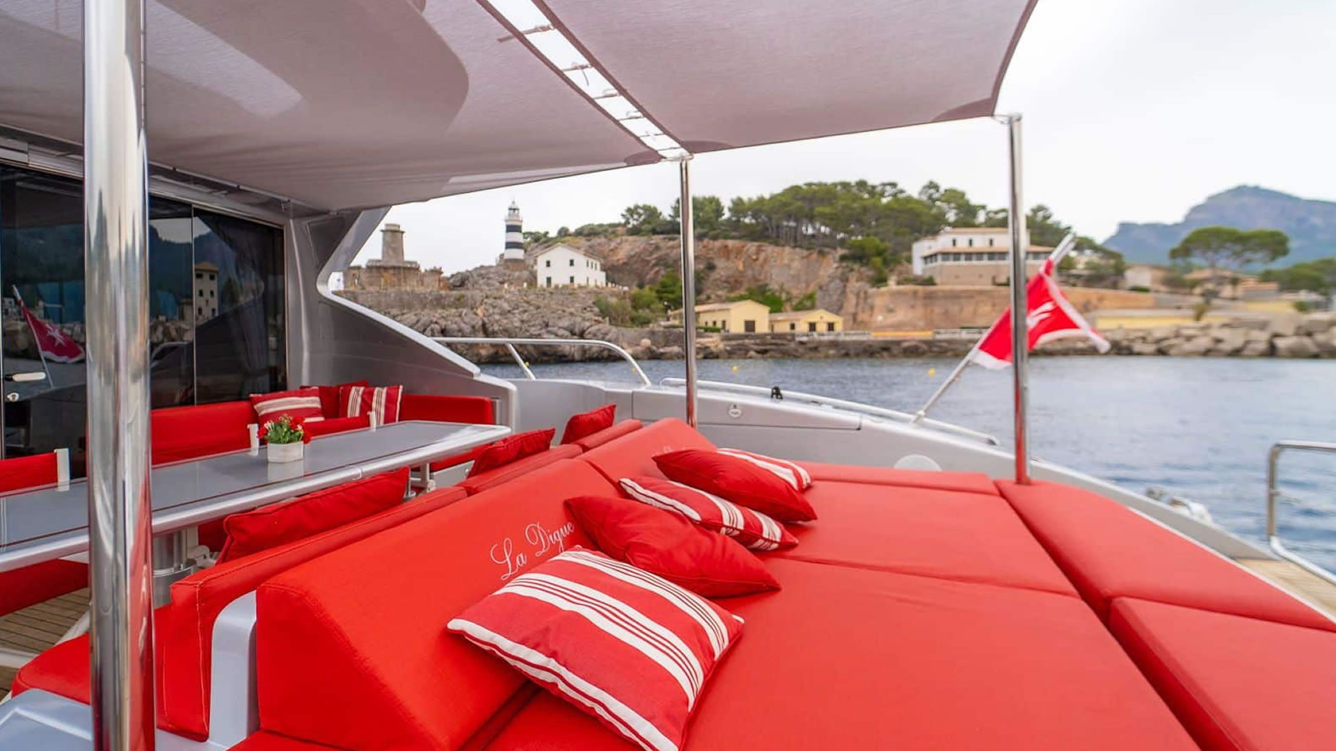 Location location MANGUSTA 92
