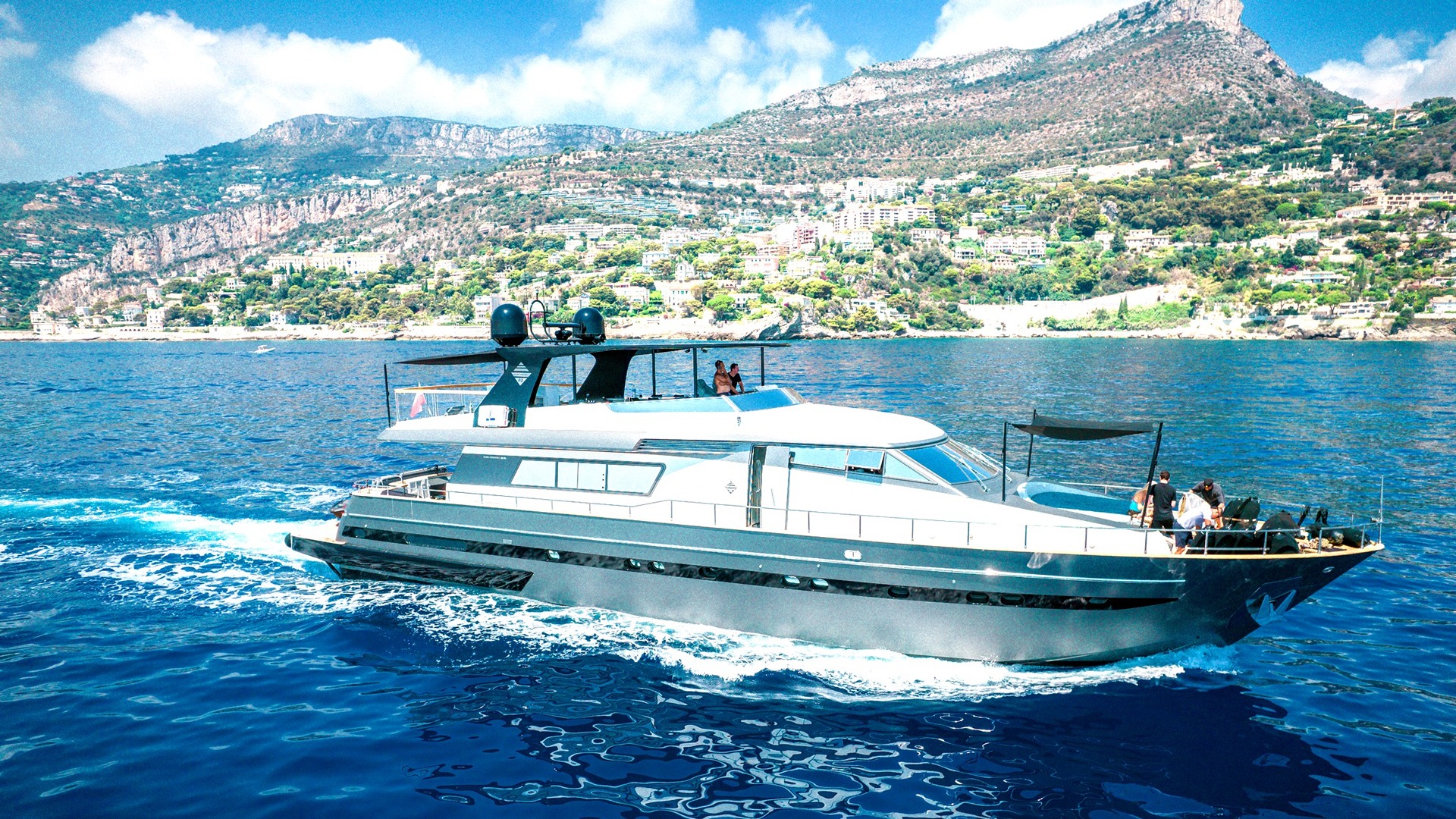 Location yachts SANLORENZO 82 SL