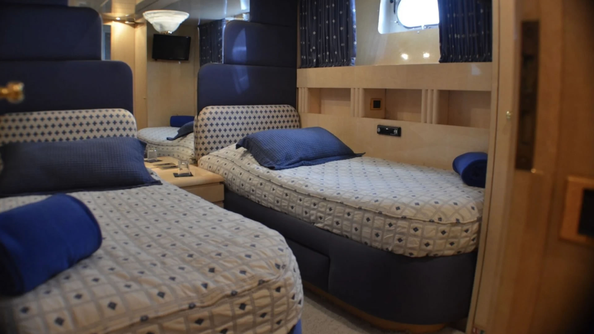Location yachts Versilcraft 98
