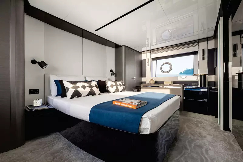 Location location AZIMUT S8