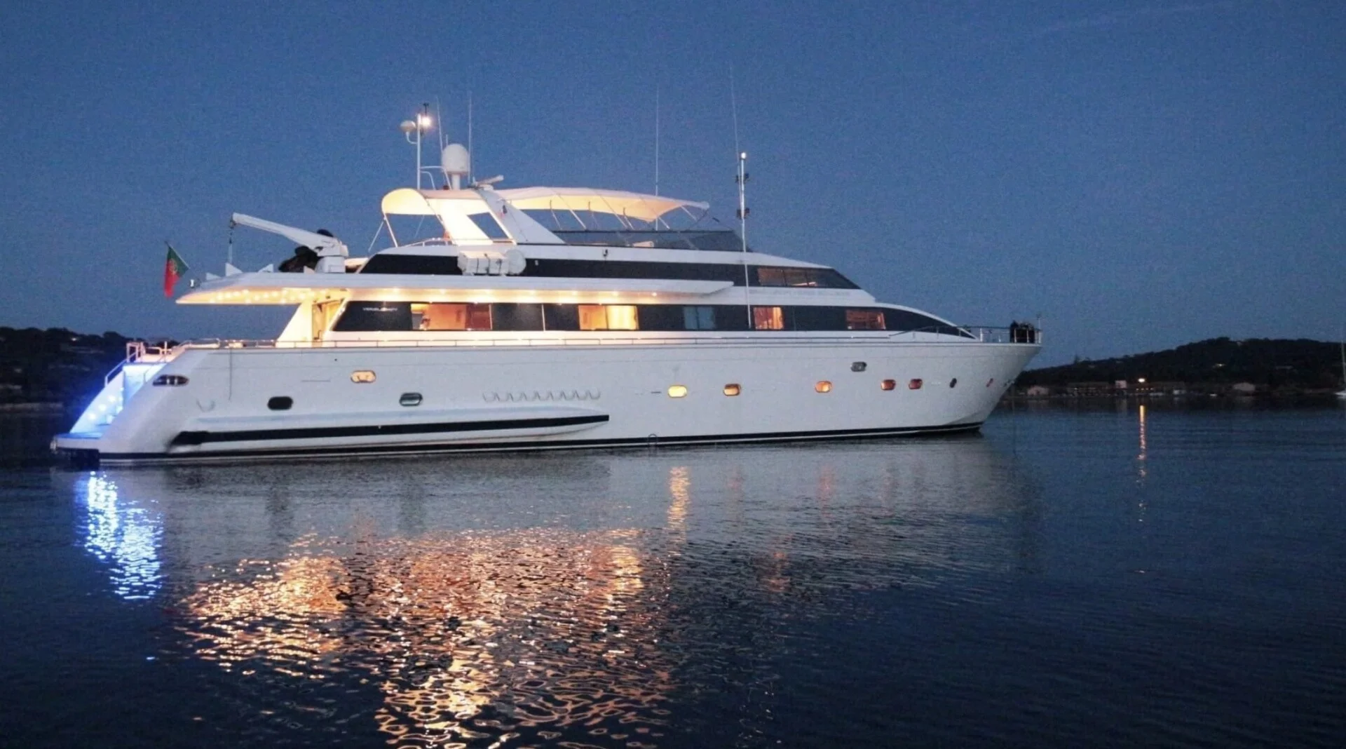 Yachts charter Versilcraft 98