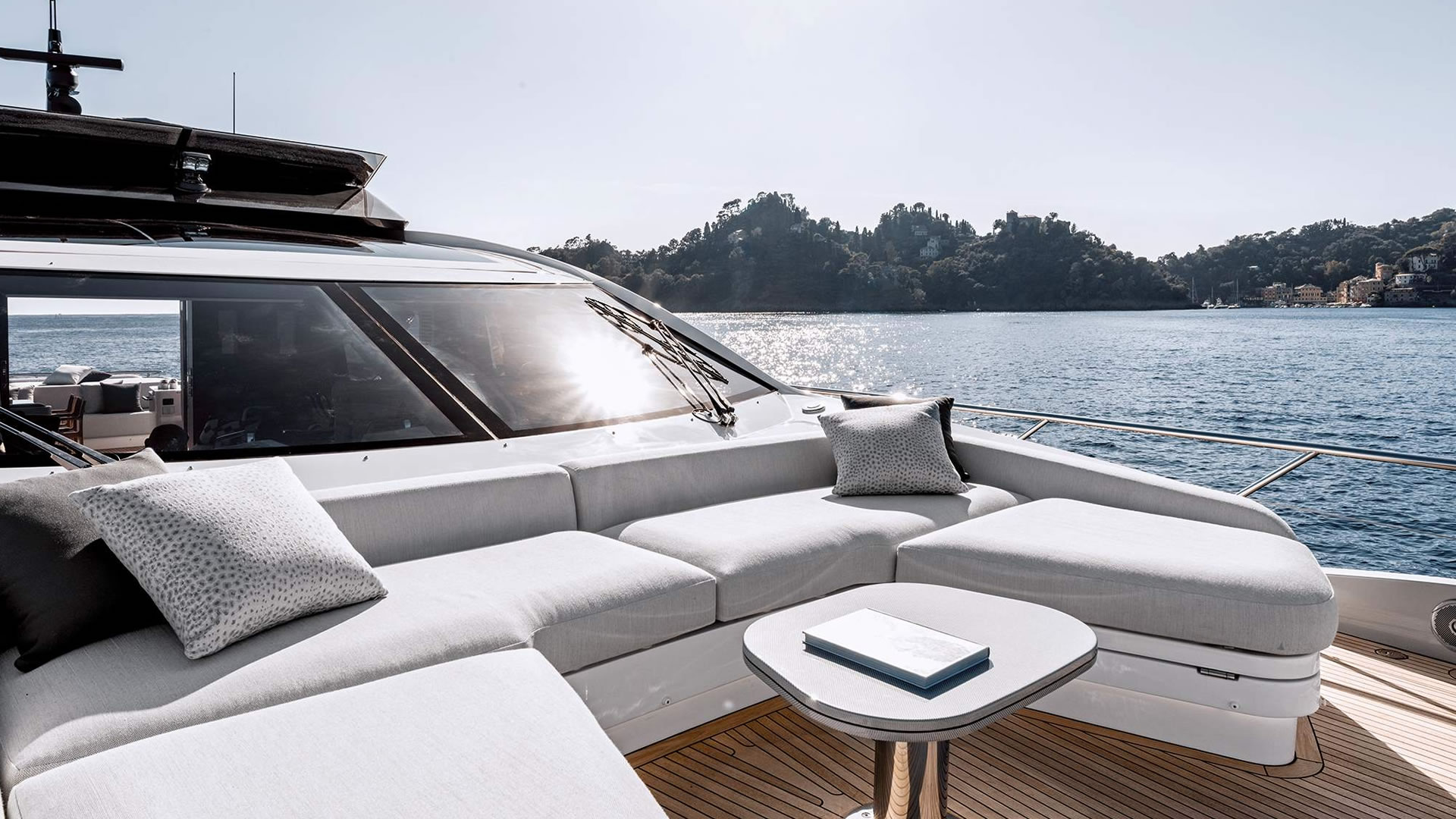 Rental rental AZIMUT S8