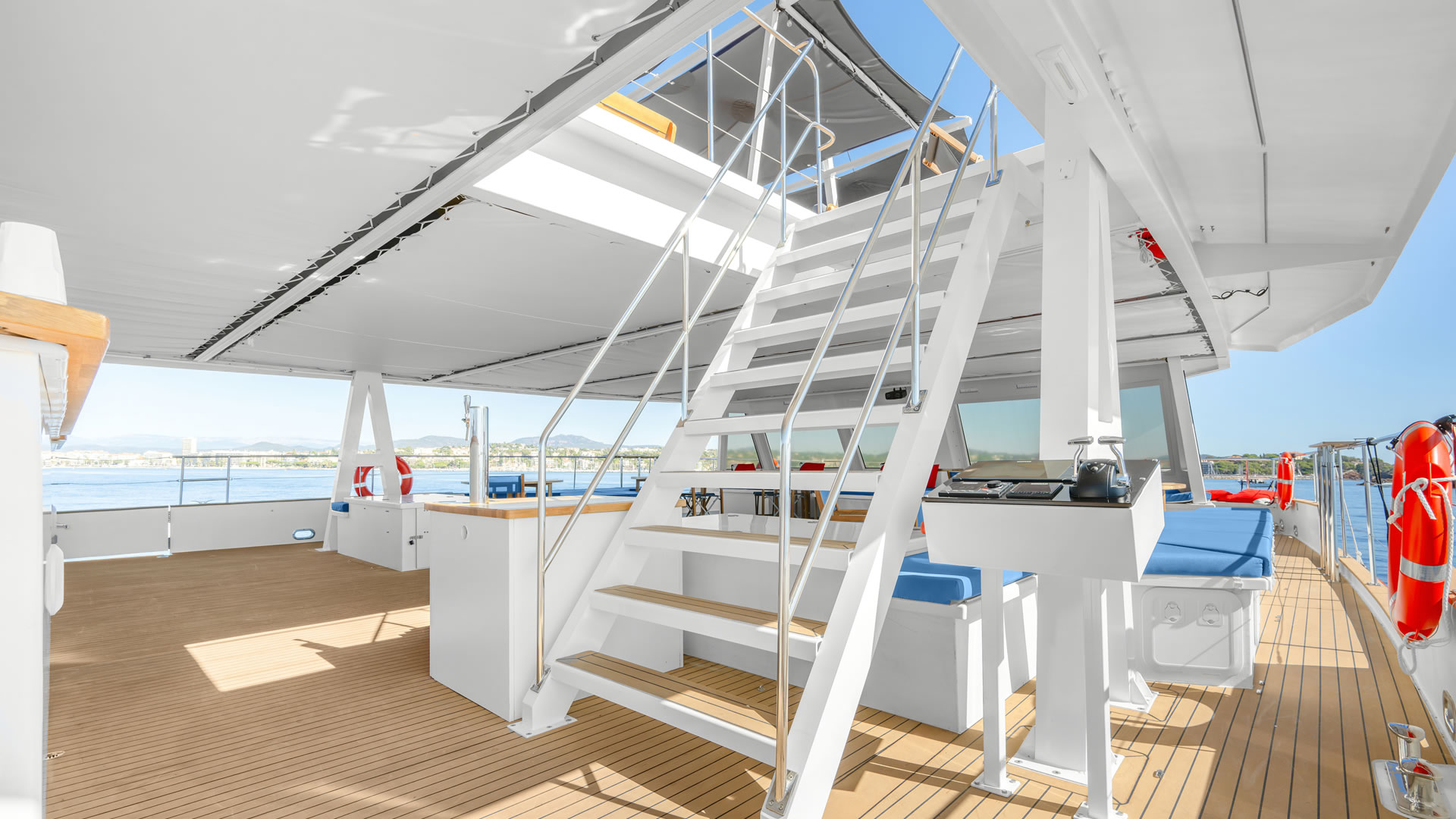 Catamarans rental CATAMARAN XT 200