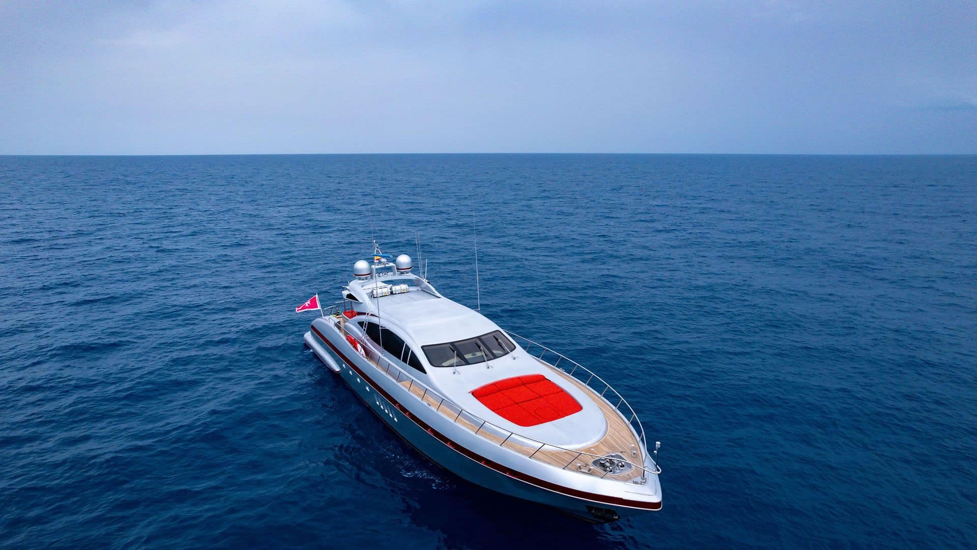 Location location MANGUSTA 92