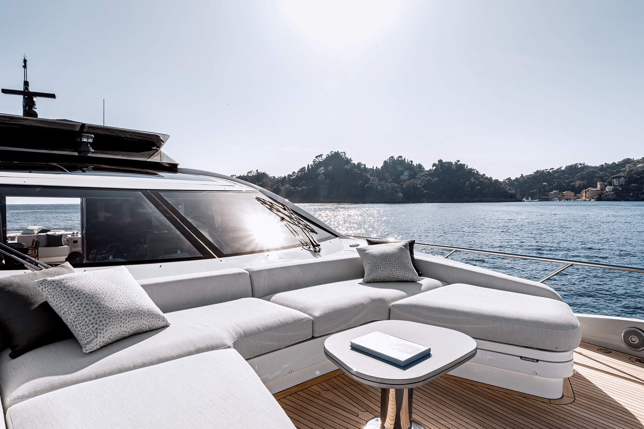 Location location AZIMUT S8