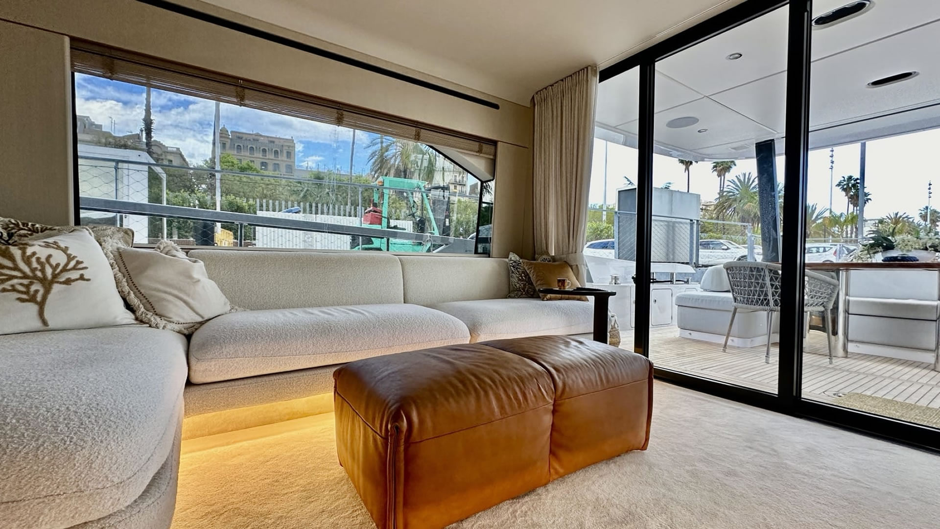Location location AZIMUT 68 FLY