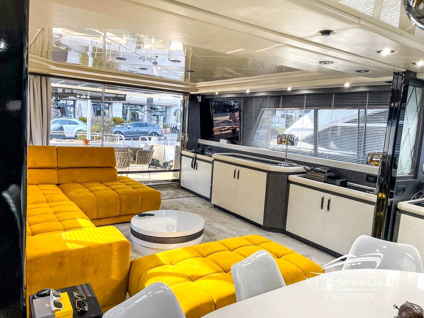 Location yachts SANLORENZO 82 SL