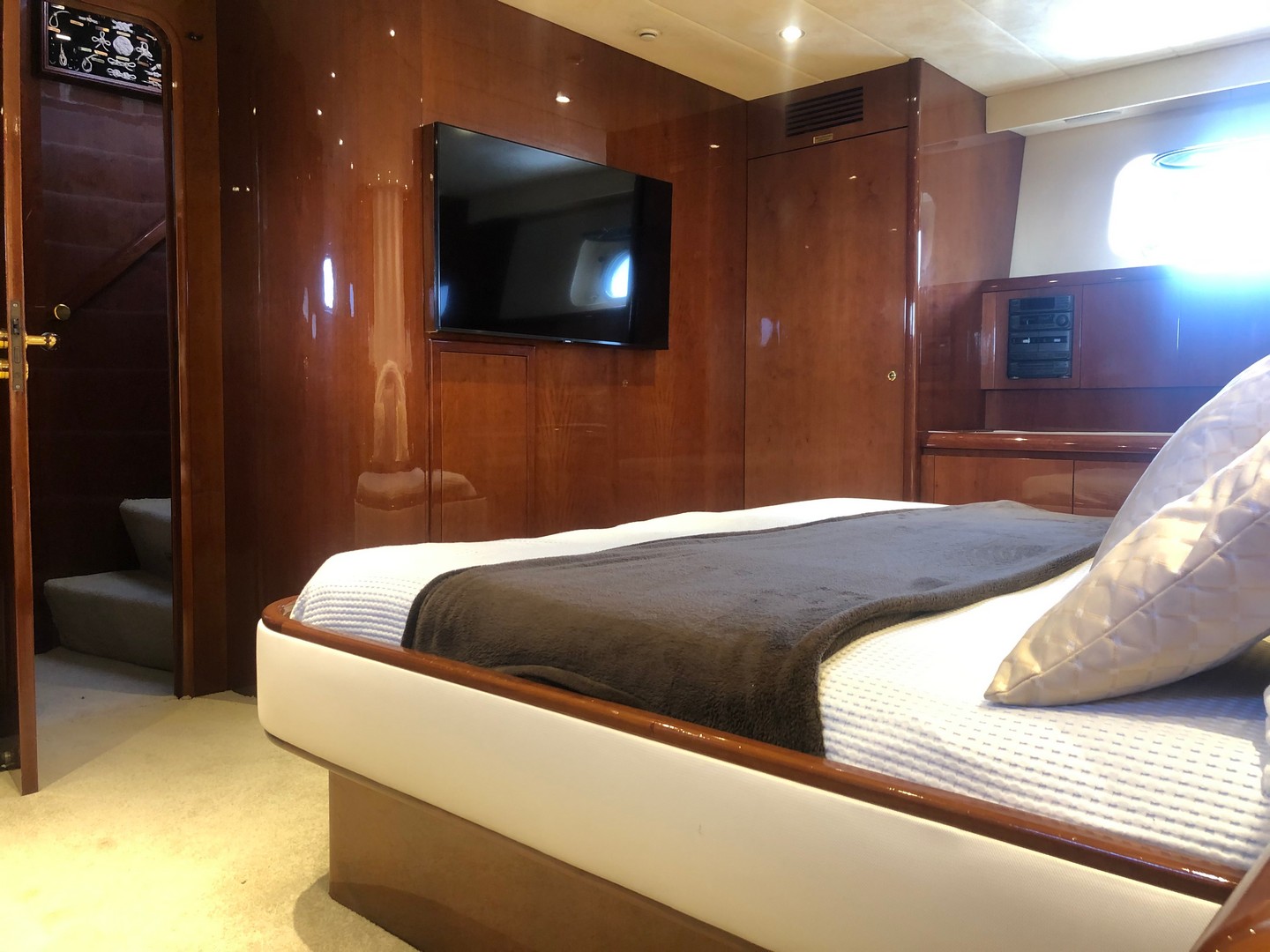 Location yachts FALCON 80S