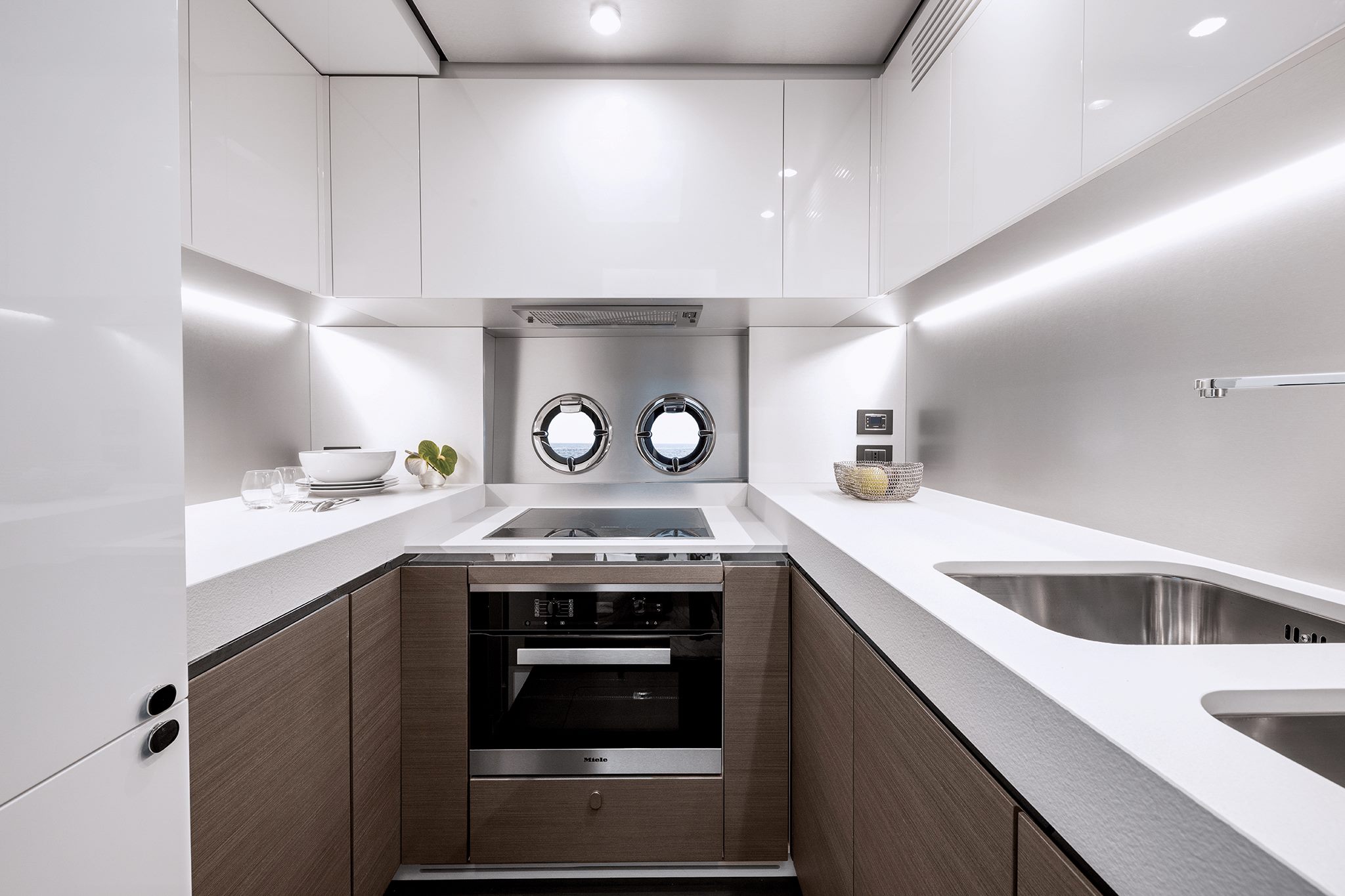 Location location AZIMUT S8