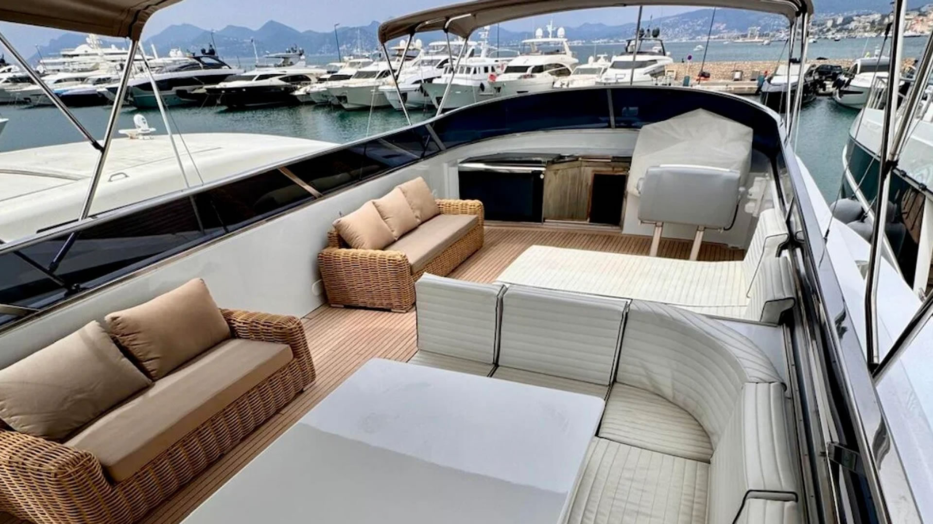 Location yachts Technomarine 103