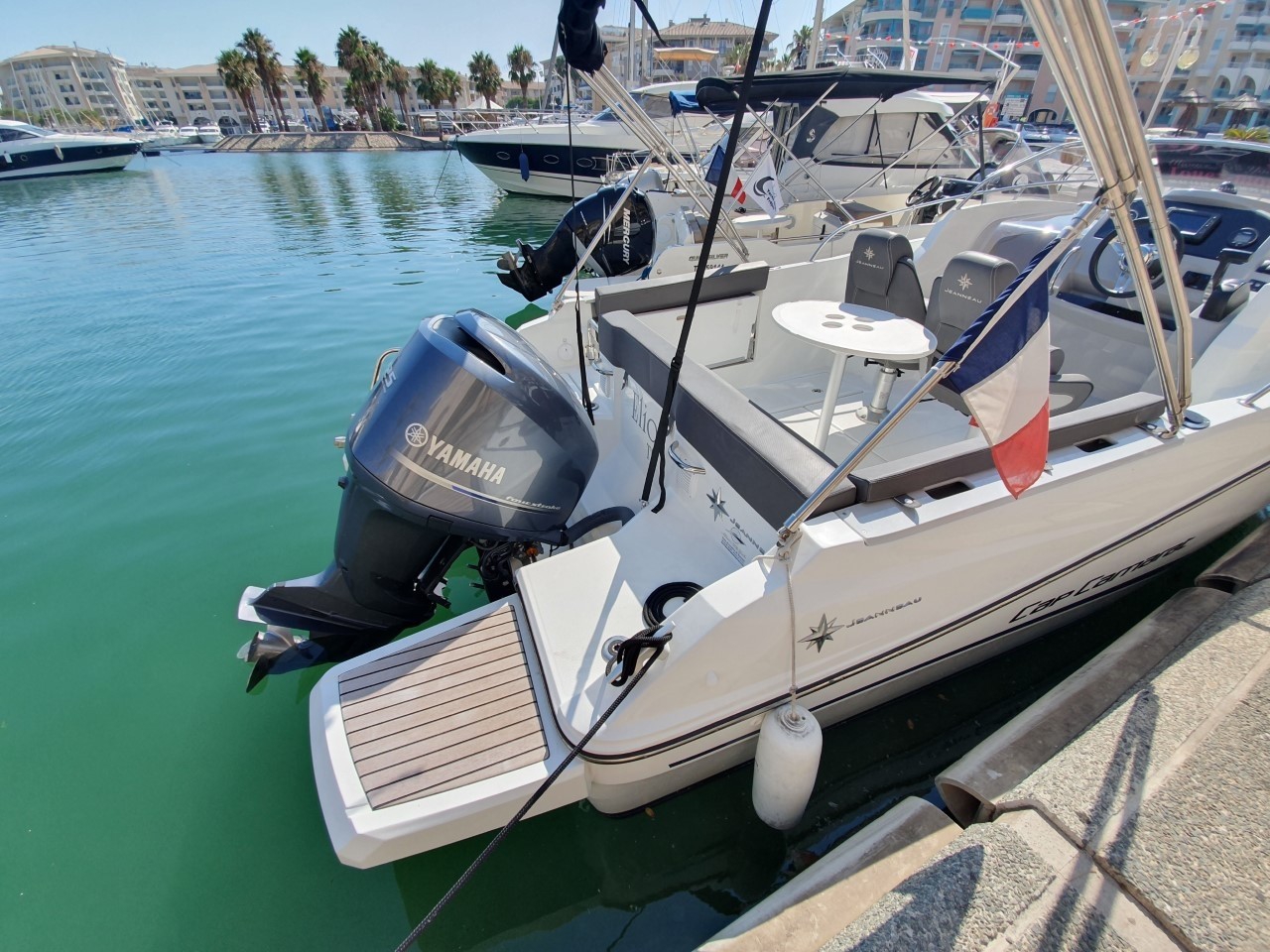 Rental rental JEANNEAU CAP CAMARAT 7.5 WA