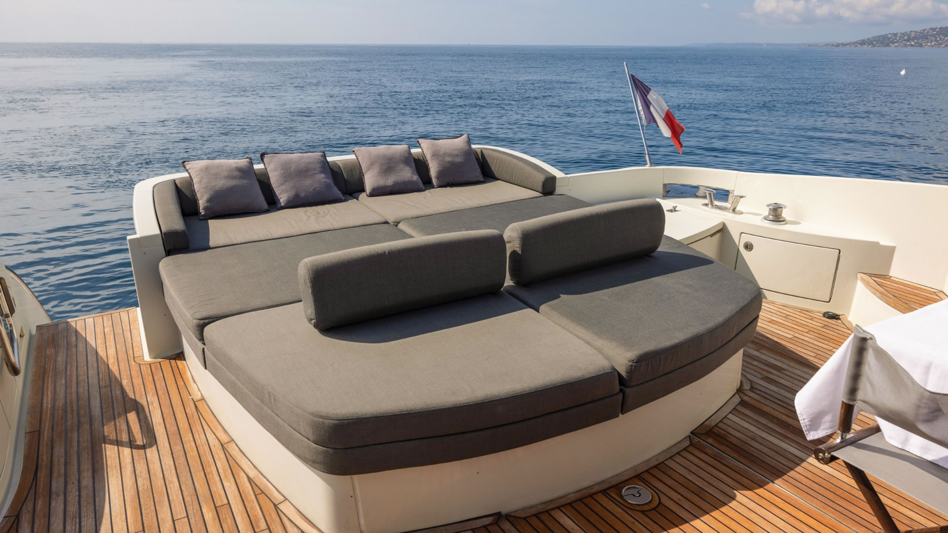 Location yachts AZIMUT 68S