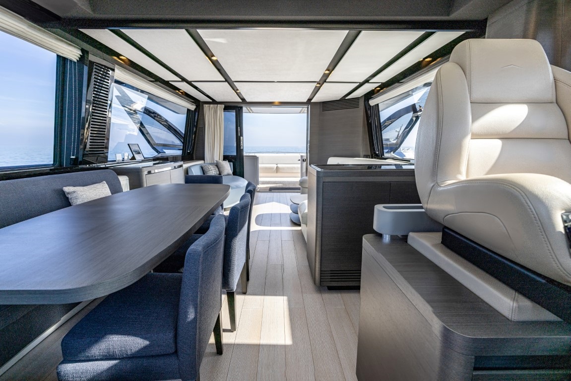 Location location AZIMUT S8