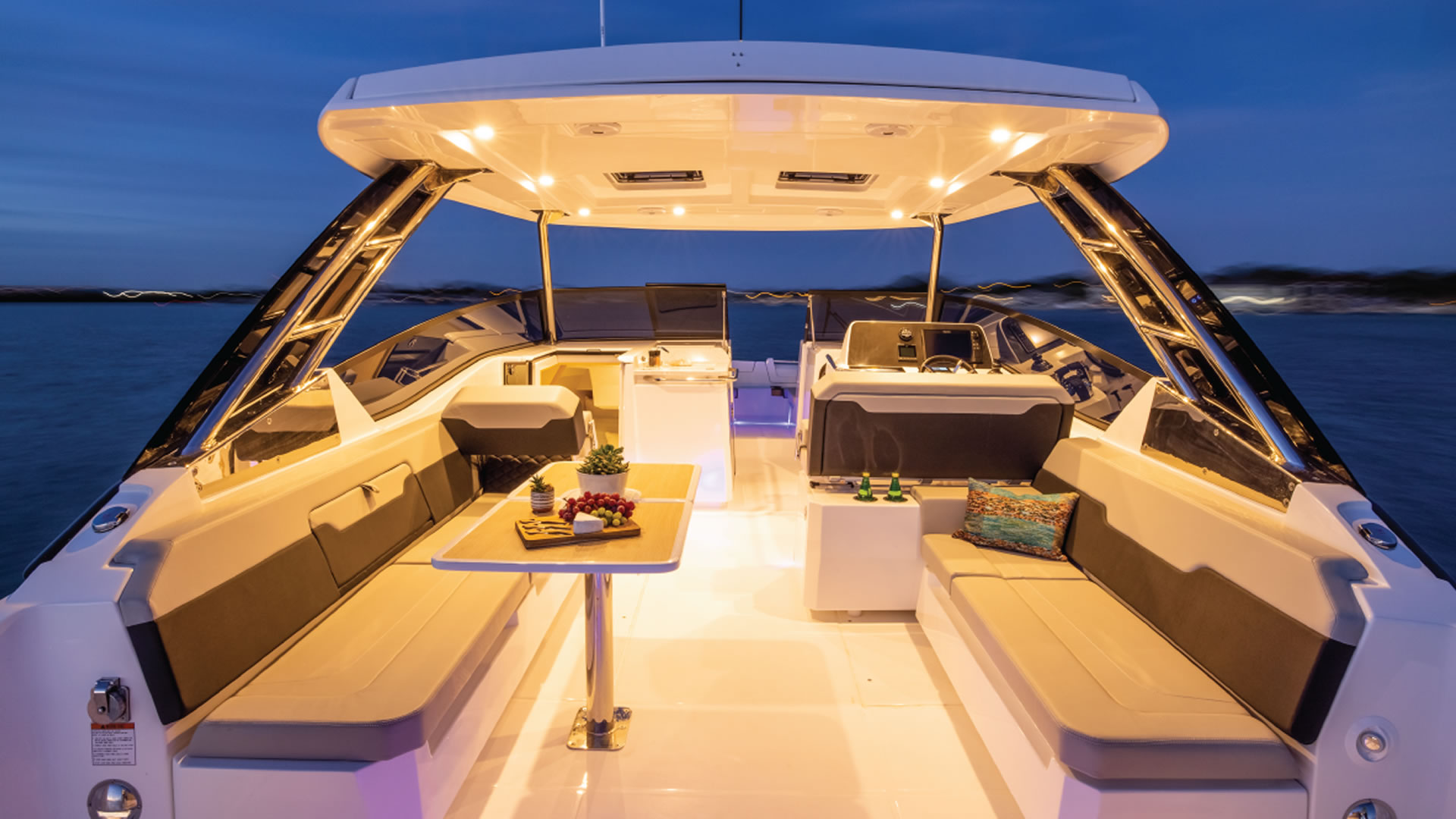 Location location Aquila 32 Sport