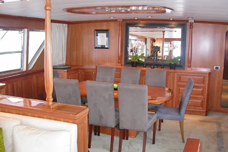 Yachts charter Ancona 132