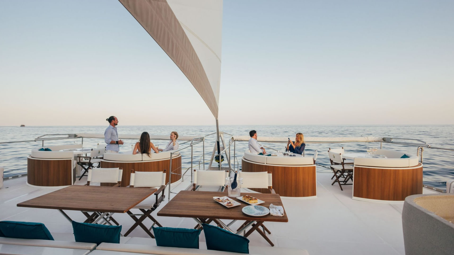 Rental rental CATAMARAN XT 68