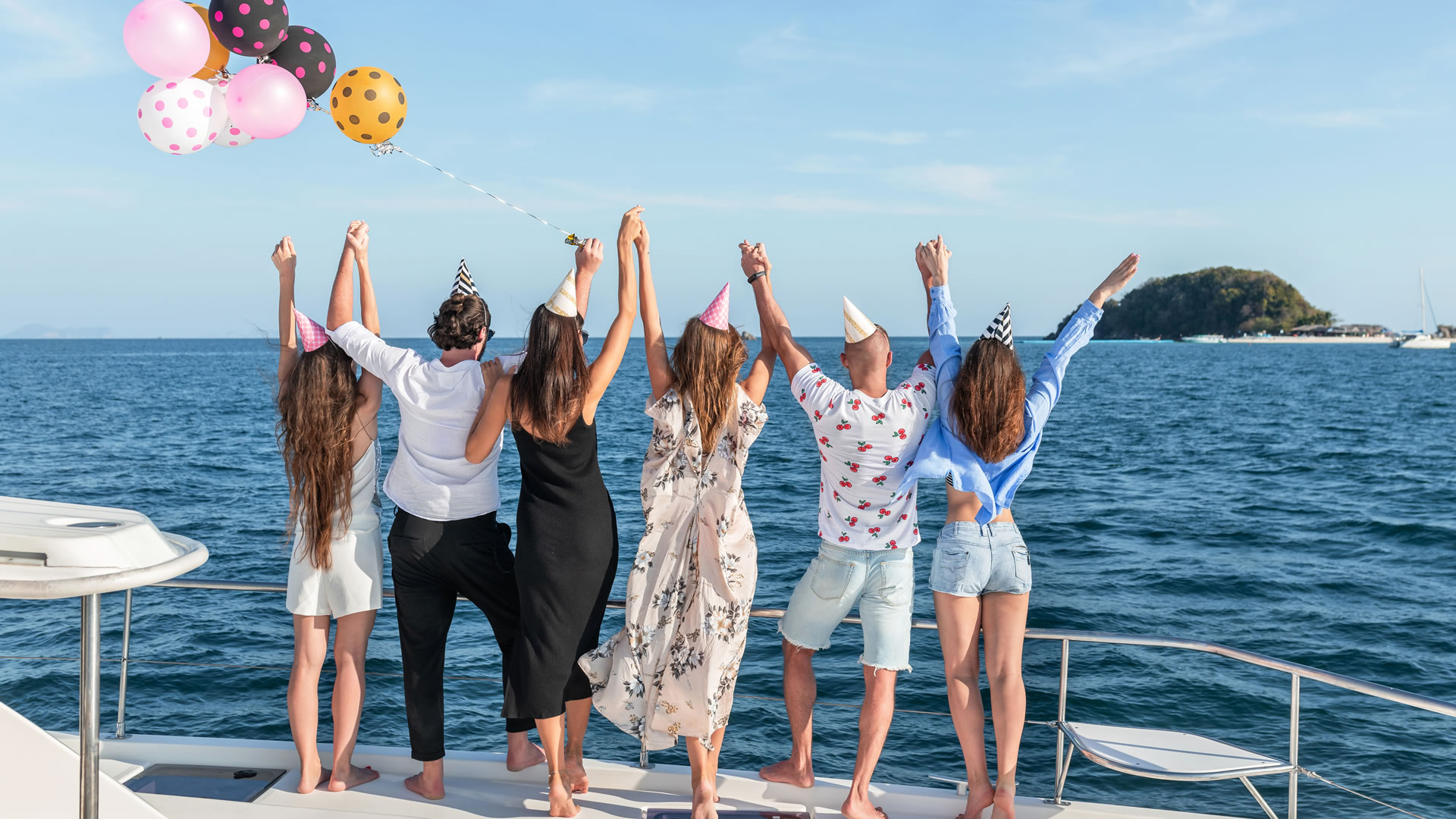 Location services FÊTER SON ANNIVERSAIRE SUR UN YACHT