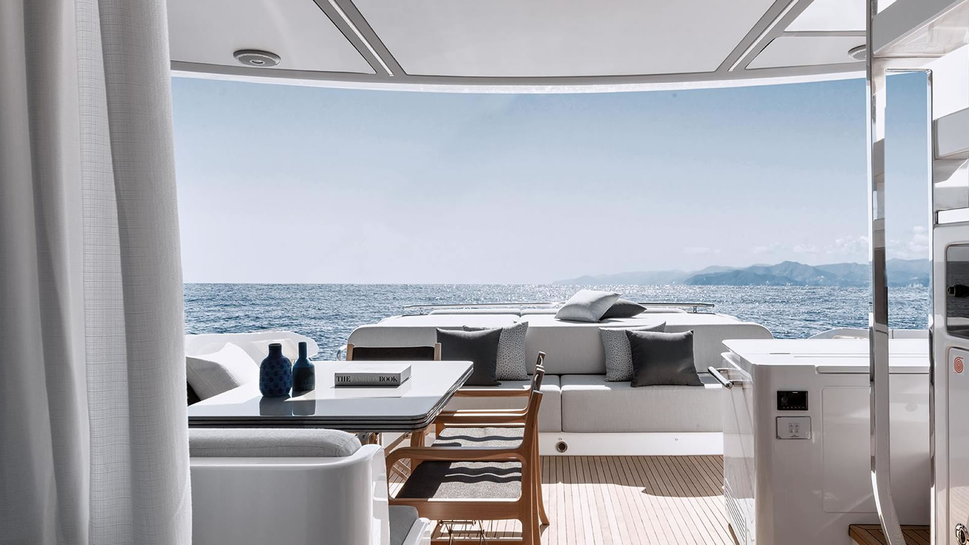 Rental rental AZIMUT S8