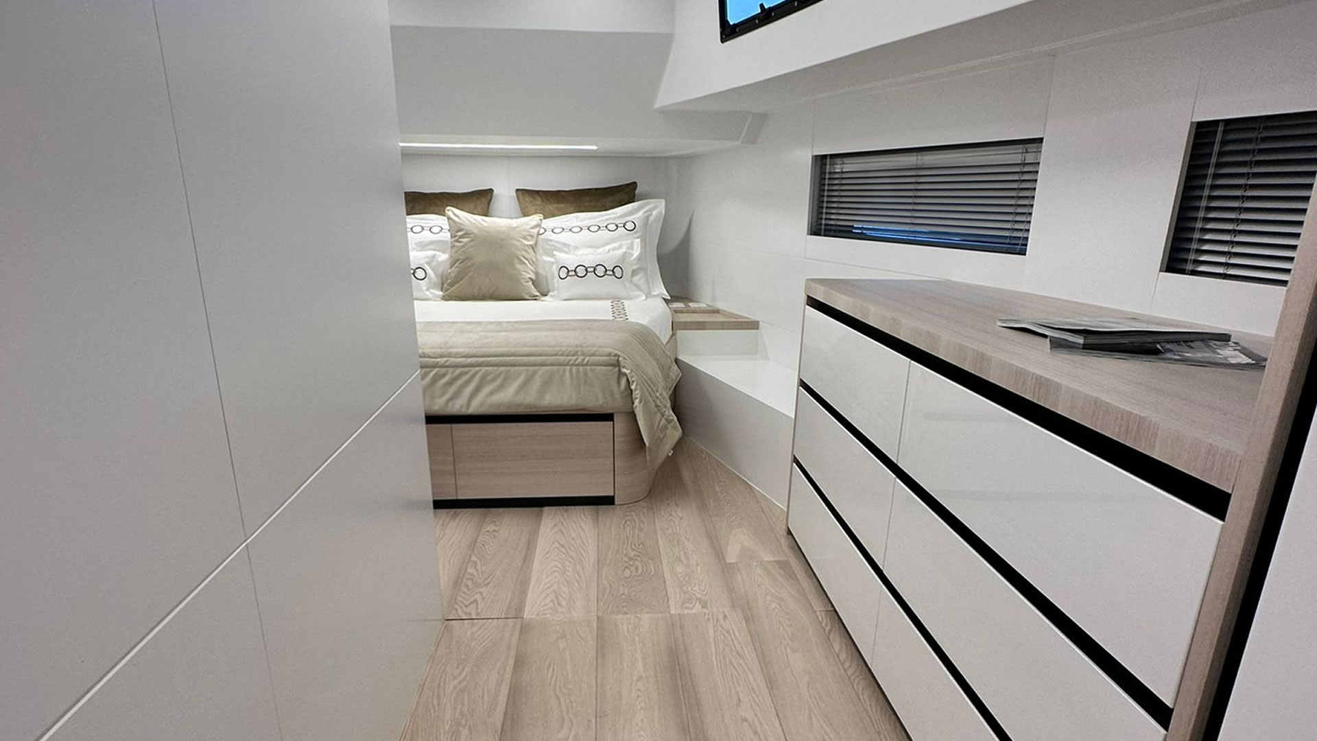 Location location MANDA YACHT S05