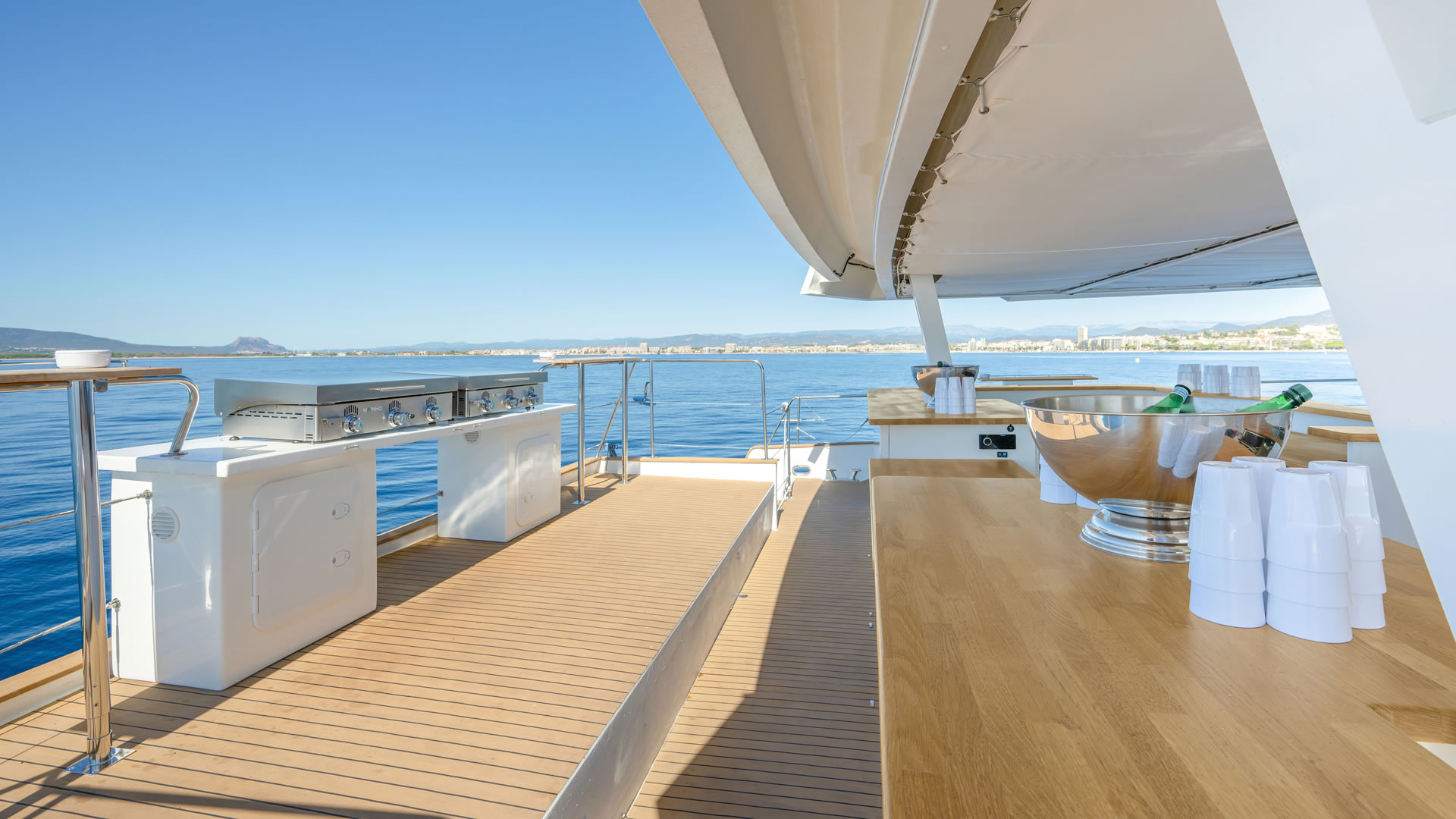 Catamarans rental CATAMARAN XT 200