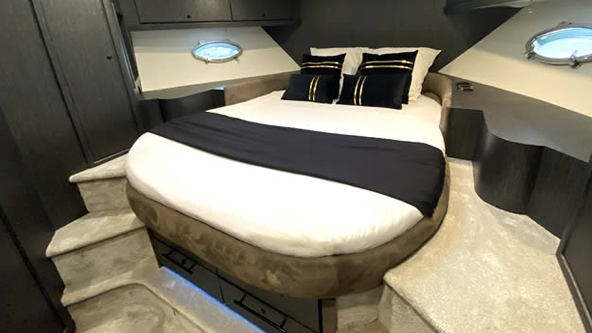 Location yachts PREDATOR 60 Refit 2025