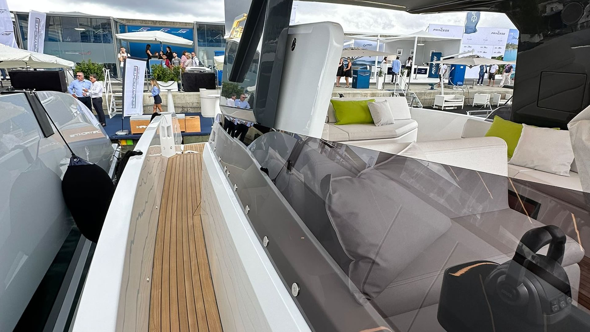 Location location MANDA YACHT S05