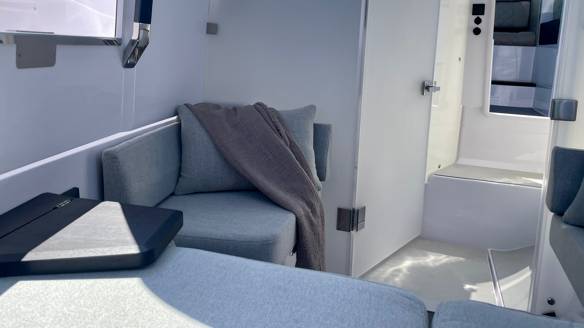 Location yachts Axopar 37XC