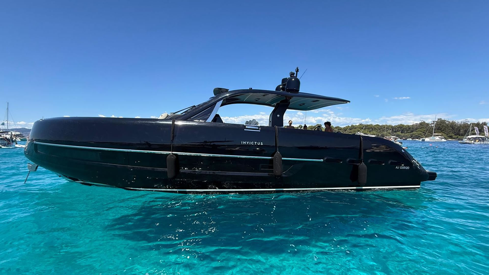 Location location Invictus 460 TT avec stabilisateur