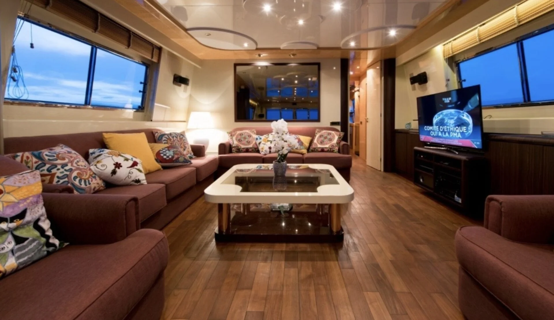 Yachts charter Versilcraft 98