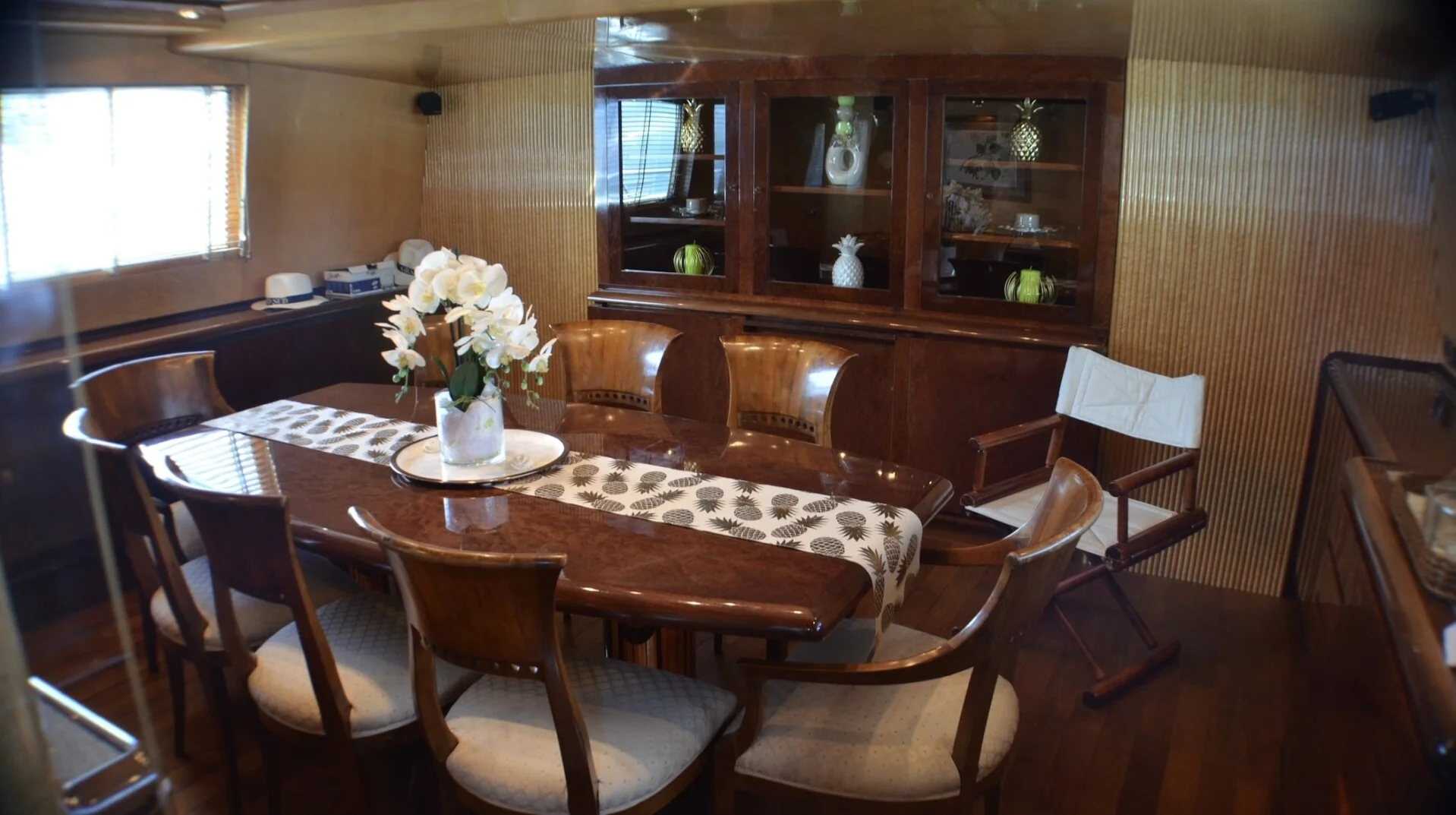Yachts charter Versilcraft 98