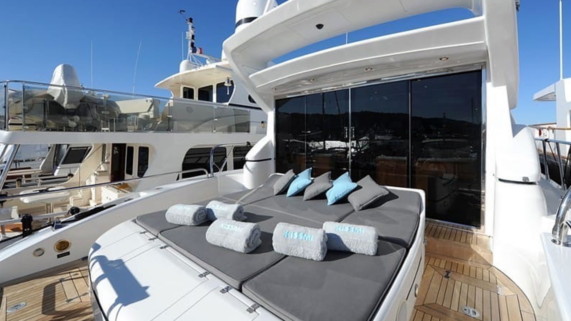 Location location MANGUSTA 72