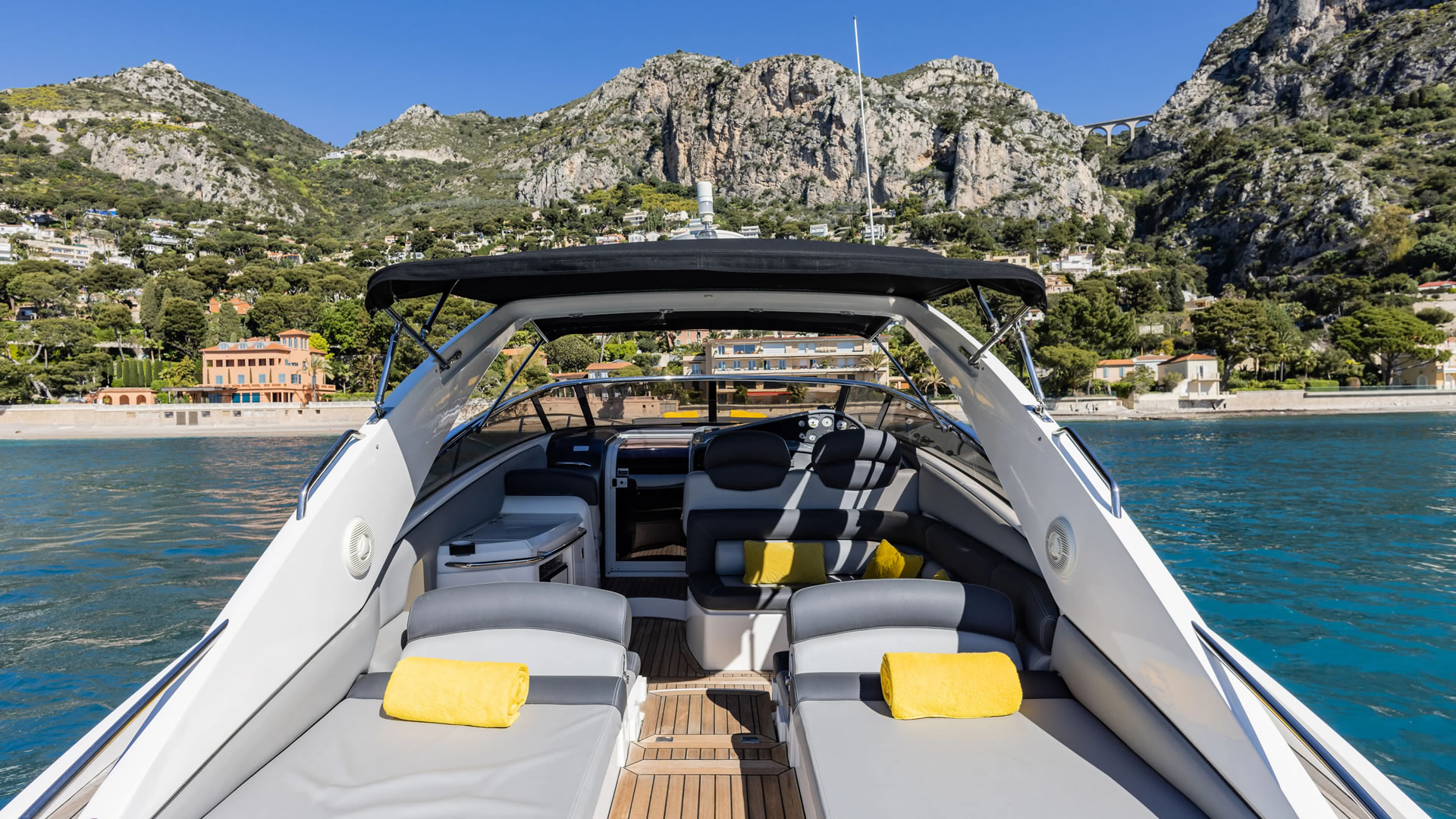 Location location SUNSEEKER SUPERHAWK 43