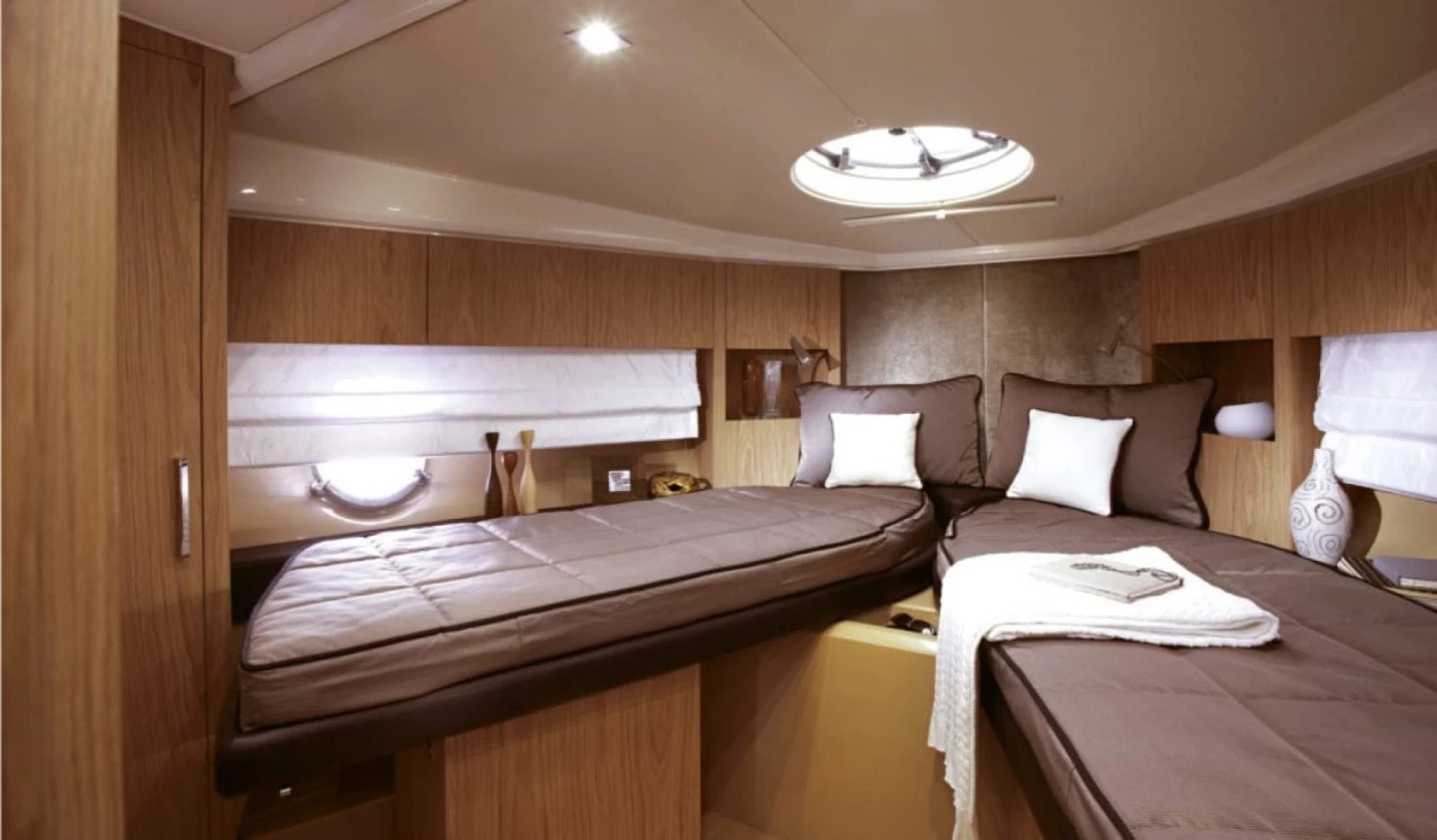 Yachts charter SESSA C43
