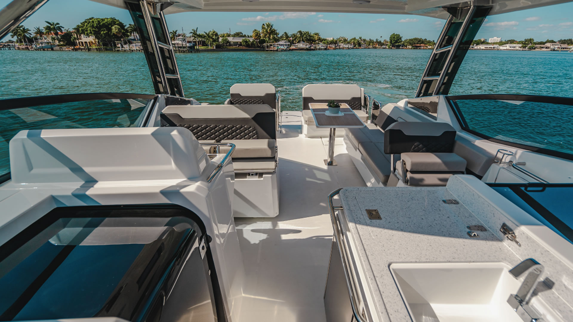 Rental rental Aquila 32 Sport