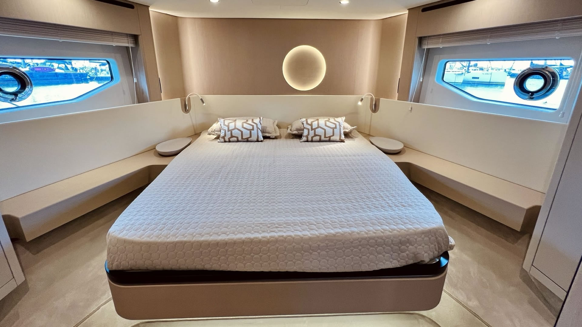 Location location AZIMUT 68 FLY