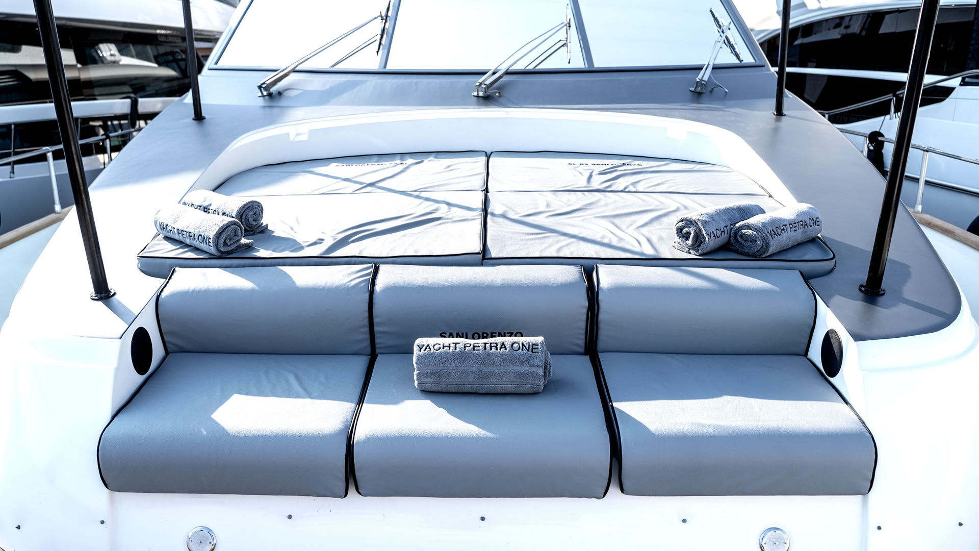 Location yachts SANLORENZO 82 SL