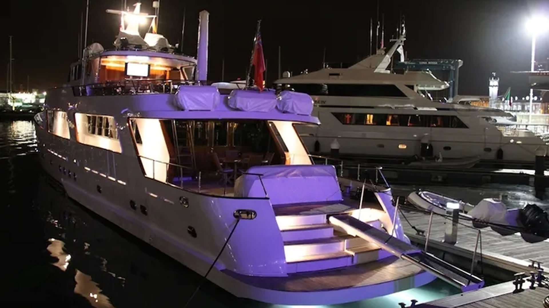 Yachts charter Ancona 132