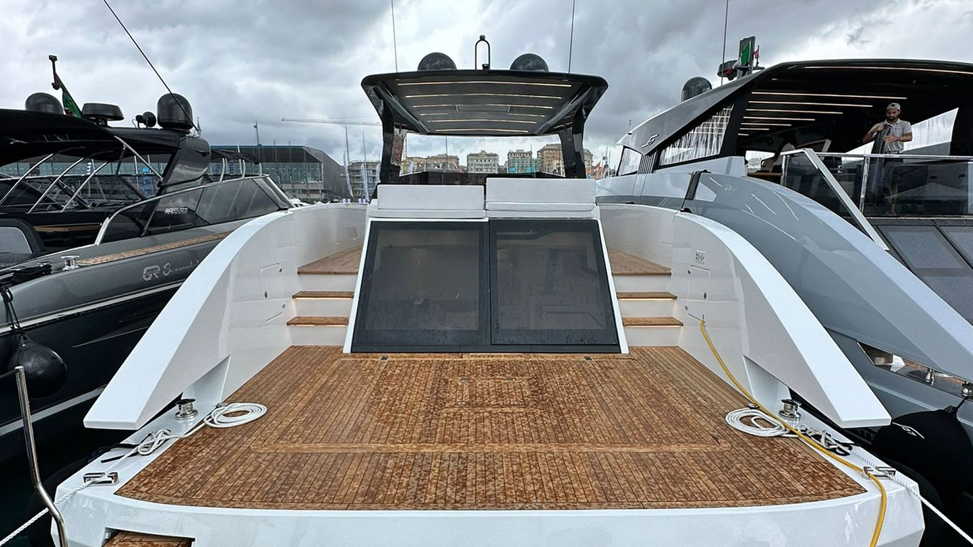 Location location MANDA YACHT S05