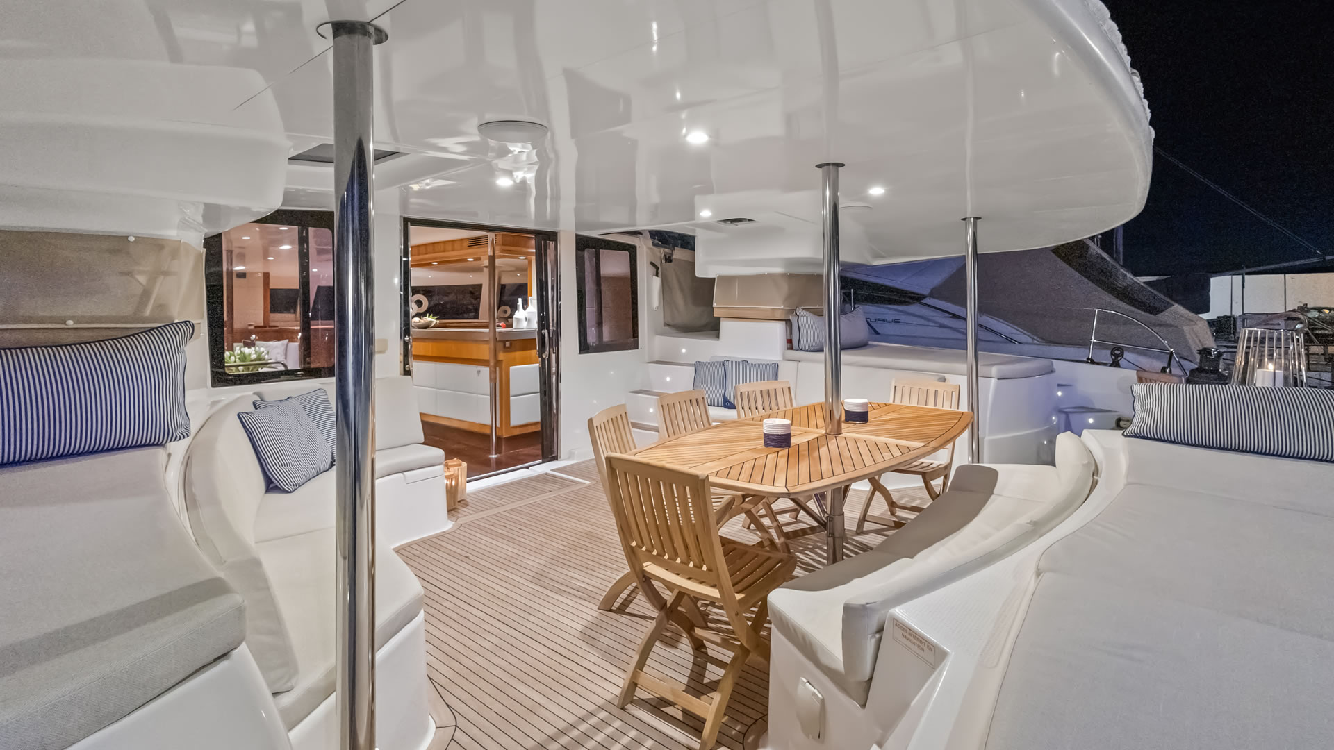 Catamarans rental CATAMARAN MD20